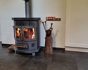 Vakantiehuis in Nutter, sfeervolle houtkachel in woonkamer van vakantiehuis Twente, Overijssel.