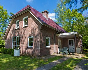 Ruime tuin bij Vakantiehuisje in Nutter, Twente, biedt rust en natuur in Overijssel.