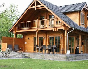 Vakantiehuis in Den Ham, Twente, Overijssel met ruime veranda en houten afwerking.