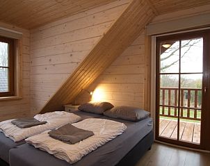 Slaapkamer met balkon in Vakantiehuis in Den Ham, Twente, Overijssel.