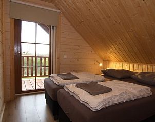 Knusse slaapkamer in Vakantiehuis in Den Ham, Twente, Overijssel met houten afwerking.