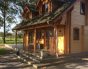 Vooraanzicht van Vakantiehuis in Den Ham, Twente, Overijssel met veranda.