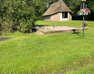 Vakantiehuisje in Den Ham, Twente, met speeltuin en groene ruimte, ideaal voor gezinnen die Overijssel willen verkennen.