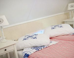 Slaapkamer met stijlvolle inrichting in Vakantiehuis in Wierden, voor een goede nachtrust in Twente, Overijssel.