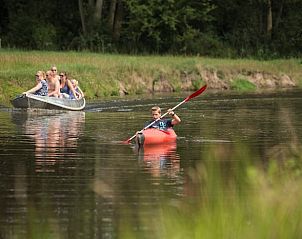 Kanon op de rivier bij Vakantiehuis in Wierden, avontuur in de natuur van Twente, Overijssel.
