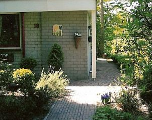 Entrance of vacation home at Recreatiepark Noordikhoeve in Reutum, Twente, Overijssel. Discover the charm of the countryside.