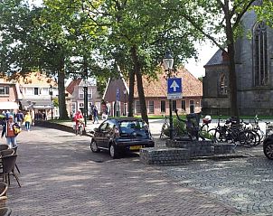 Pittoresk straatbeeld in nabijgelegen dorp bij vakantiehuis Hezingen, Twente.
