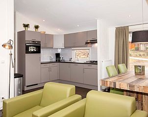 Open keuken en eetkamer in vakantiehuisje in Hezingen, Twente, Overijssel.