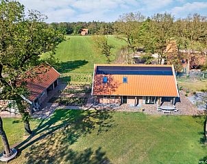 Luchtfoto van Vakantiehuis in Beuningen omringd door natuur in Twente, Overijssel.