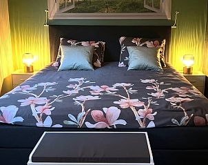 Sfeervolle slaapkamer in Vakantiehuisje in Overdinkel, ideaal voor een goede nachtrust in Twente, Overijssel.