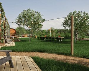 Terras bij Vakantiehuis in Rijssen met uitzicht op de groene omgeving van Twente, Overijssel.