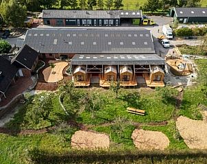 Bovenaanzicht van Vakantiehuis in Rijssen met groene tuinen in Twente, Overijssel.