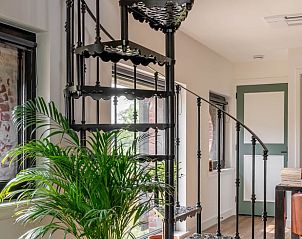 Sfeervolle wenteltrap in Vakantiehuisje in Ambt Delden, Twente.