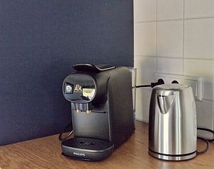 Moderne koffiezetapparaat in keuken van Vakantiehuisje in Ambt Delden, Twente.