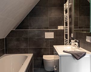 Luxe badkamer met bad in Vakantiehuisje in Ambt Delden, Twente.