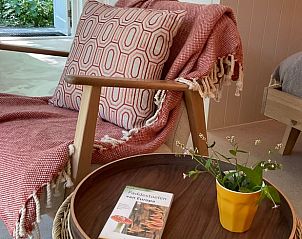 Knusse leeshoek in Huisje in Haaksbergen, vakantiehuis in Twente, Overijssel.