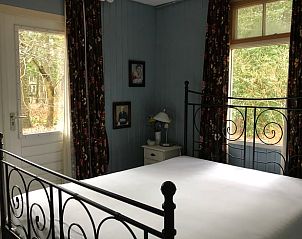 Attractive bedroom in Huisje in Haaksbergen, a vacation home in Twente, Overijssel with views of the surrounding nature.