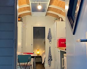 Ingang van Huisje in Haaksbergen, sfeervol vakantiehuis in Twente, Overijssel met houten interieur.