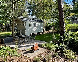 Terras met zitgelegenheid bij Huisje in Haaksbergen, vakantieverblijf in Twente, Overijssel.