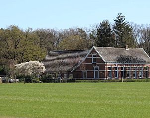 Vacation home in Haaksbergen, Twente surrounded by green landscape and trees, ideal for rest and nature enjoyment in Overijssel.