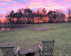 Geniet van een prachtige zonsondergang bij Vakantiehuisje in Diepenheim, Twente. Ontspan in de serene natuur van Overijssel.