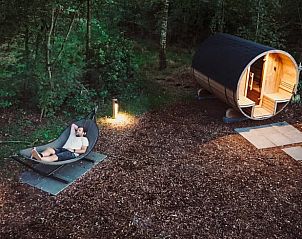 Ontspanning in de hangmat bij Huisje in Enschede, vakantiehuis in Overijssel.