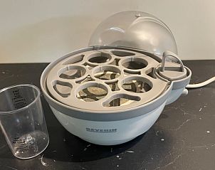 Eierkoker in de keuken van Vakantiehuis in Enschede, handig voor ontbijtbereidingen in Twente, Overijssel.