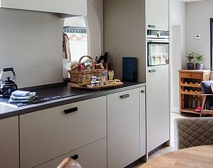 Volledig uitgeruste keuken van Huisje in Enschede, vakantiehuis in Twente, met handige faciliteiten in Overijssel.