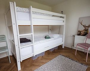 Sfeervolle kinderkamer met stapelbed in Huisje in Enschede, vakantiehuis in Twente, Overijssel.