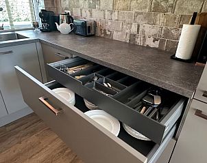 Handige keukenopslag in het vakantiehuisje in Enschede, Twente, Overijssel.