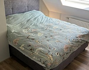 Ruime slaapkamer in Huisje in Enschede, vakantiehuis in Overijssel.