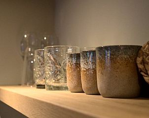 Moderne toiletvoorzieningen in Vakantiehuis in Oldenzaal, Twente, met strakke afwerking en stijlvolle details.