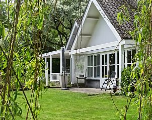 Veranda van Huisje in Oldenzaal in Twente, perfect voor ontspanning in de frisse lucht.