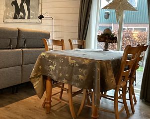 Gezellige eethoek in vakantiehuis in Markelo, Twente, Overijssel met uitzicht.