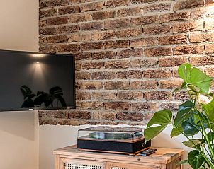 View from Holiday Home in Usselo, Twente, of the green landscape and surrounding nature.