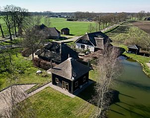 Vakantiehuis in Notter met omliggende boerderijen, een rustieke setting in Twente, Overijssel.