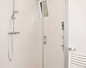 Bosrijke omgeving van Boshuus Comfort Plus vakantiehuis in Deurningen, Twente, Overijssel met terras.