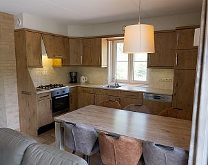 Volledig uitgeruste keuken in Boshuus Zorg vakantiewoning, Deurningen, voor een comfortabel verblijf.