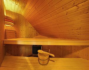 Houten sauna in Boshuus Zorg vakantieaccommodatie, Deurningen, Twente voor ultieme ontspanning.