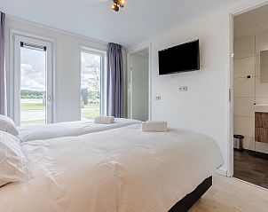 Stijlvolle badkamer in Sallandse Heuvelrug vakantiehuis, Hoge Hexel, met moderne voorzieningen in Twente.