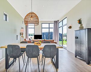 Tweede slaapkamer met twee bedden in Sallandse Heuvelrug bungalow, Hoge Hexel, Overijssel.