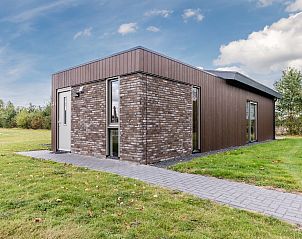 Gemtliches Wohnzimmer im 8-Personen-Ferienhaus Sallandse Heuvelrug, Hoge Hexel, mit Blick auf die Natur.