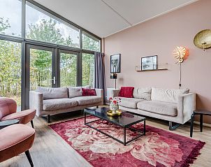 Stilvolles Badezimmer im 8-Bett-Haus Sallandse Heuvelrug, Hoge Hexel, mit moderner Dusche und Annehmlichkeiten.