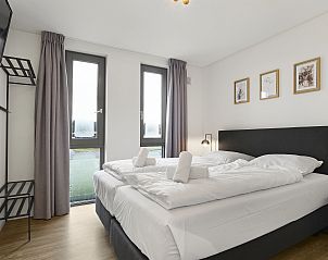 Schlafzimmer mit Doppelbett im Ferienhaus Sallandse Heuvelrug 8C, Hoge Hexel, mit frischen Mbeln.