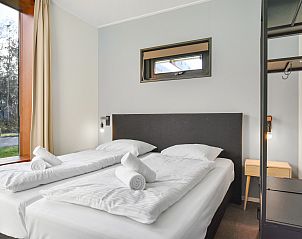 Stilvolles Schlafzimmer Sallandse Heuvelrug 8-Personen-Haus 8B, Hoge Hexel, Twente, mit moderner Einrichtung und viel Licht.