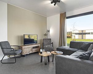 Gemtliches Wohnzimmer im 8-Personen-Haus Sallandse Heuvelrug in Hoge Hexel, Twente, Overijssel mit komfortabler Sitzecke.