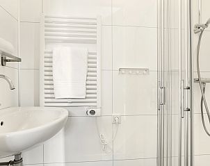 Sitzecke mit Fernseher im Sallandse Heuvelrug 8-Personen-Ferienhaus in Hoge Hexel, Twente, Overijssel.