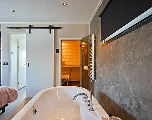Verblijf 524626 - Vakantiewoning Twente - Happy Oak wellnesslodge met bubbeltub, ligbad, sauna en