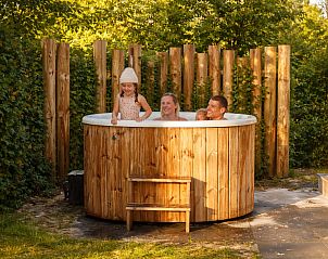 Verblijf 524626 - Vakantiewoning Twente - Happy Oak wellnesslodge met bubbeltub, ligbad, sauna en