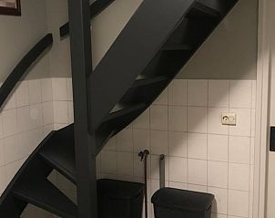 Trap naar boven in Vakantiehuisje in Lattrop, een charmant vakantiehuis in Twente, Overijssel.